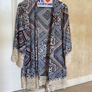 Multi color kimono. Size small. Good condition